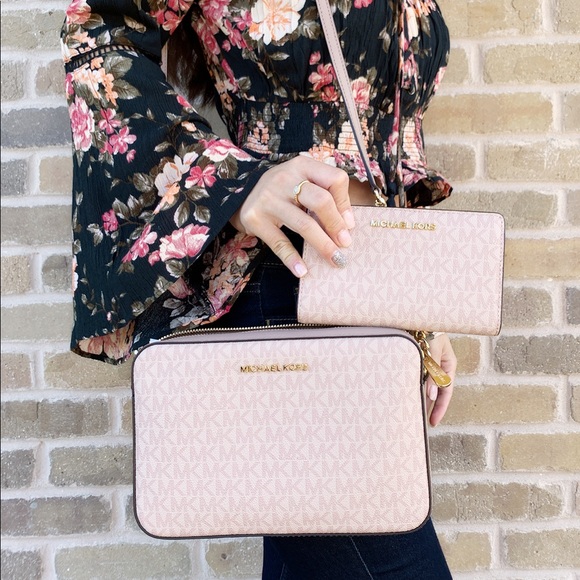 Michael Kors Handbags - Gaby’sBags-NWT Michael Kors Crossbody&Wallet SET